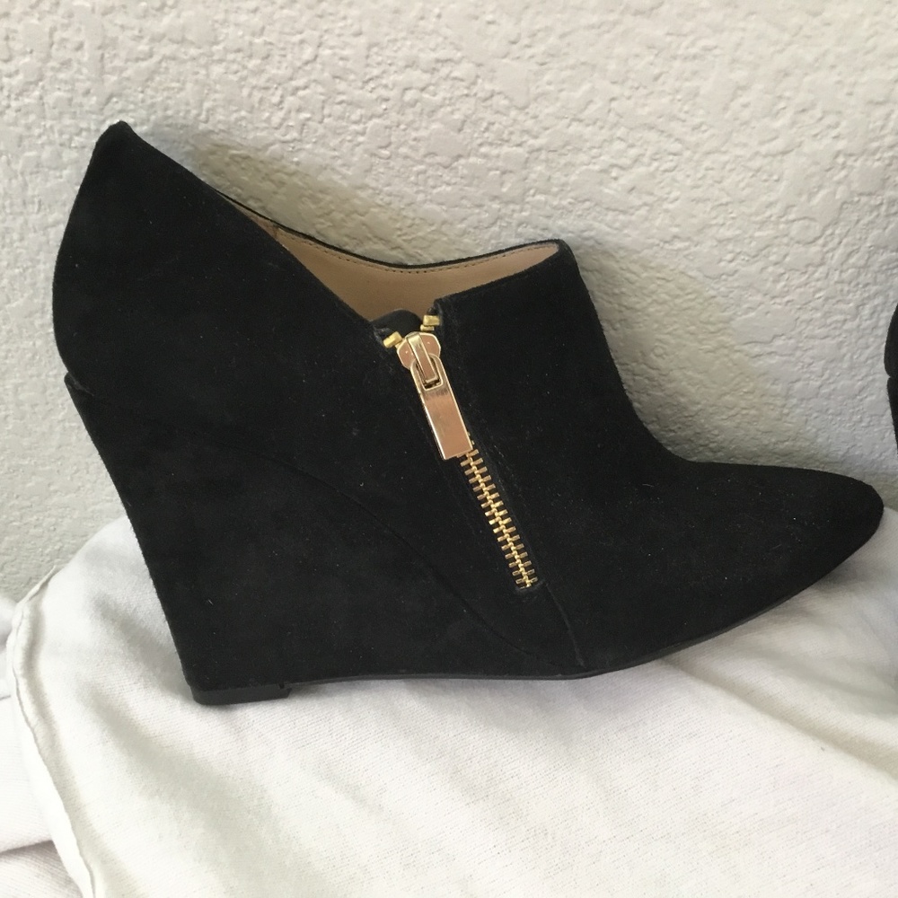 Cool Jessica Simpson Suede Wedgies!